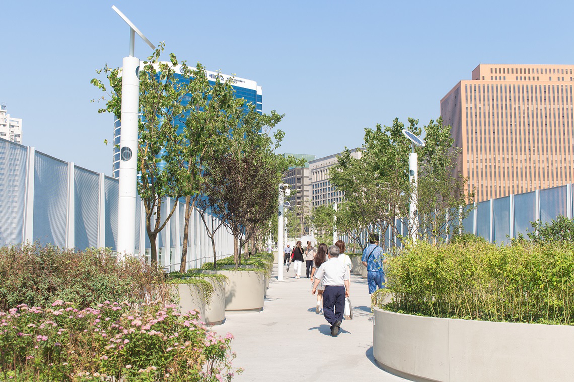 The newly opened walkway of Seoul
