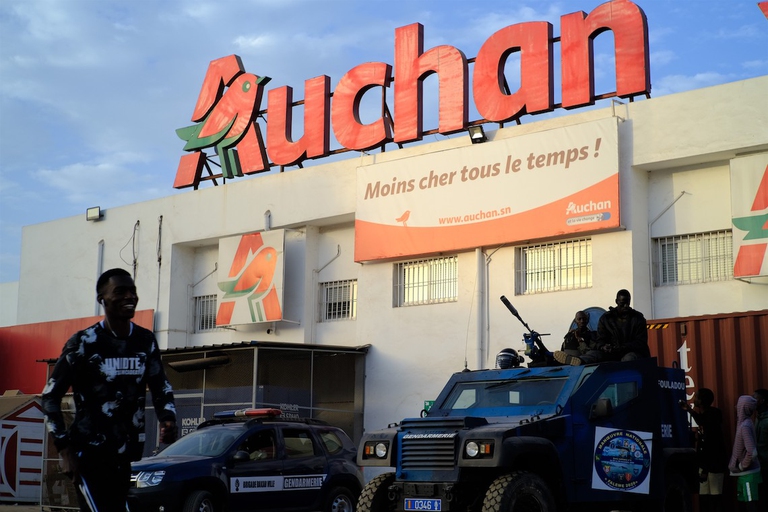 Dakar, polizia durante proteste