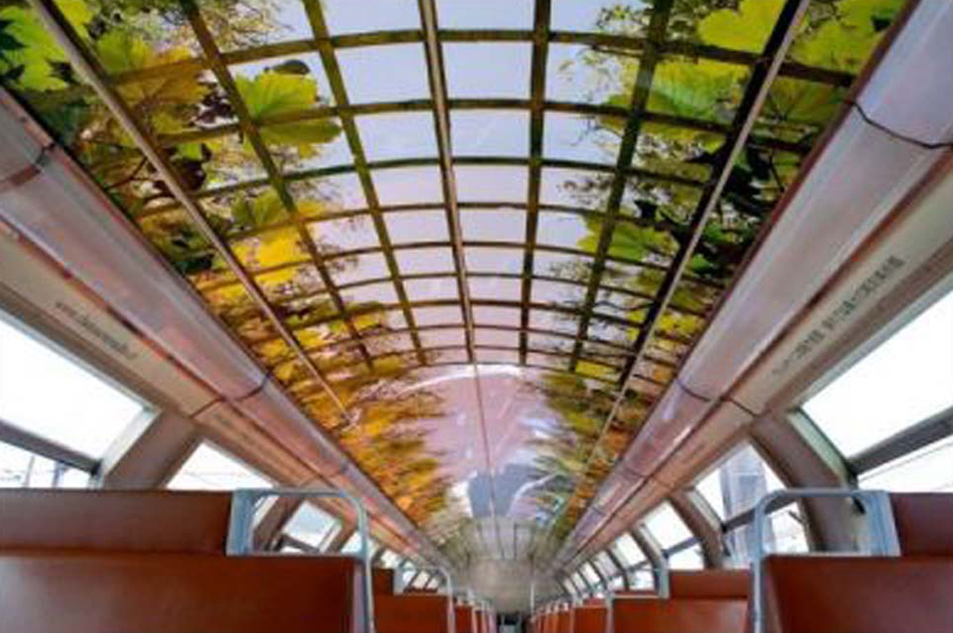 Il treno per Versailles trasformato in reggia