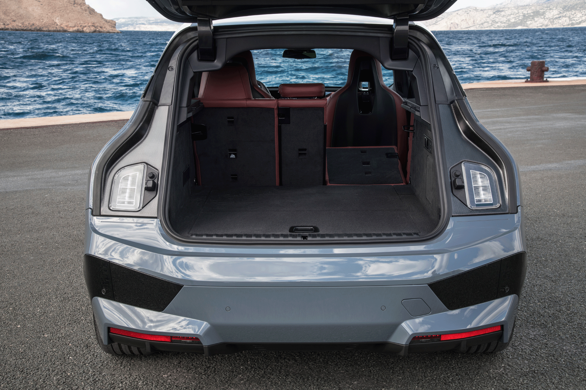 P90422153_highRes_the-bmw-i