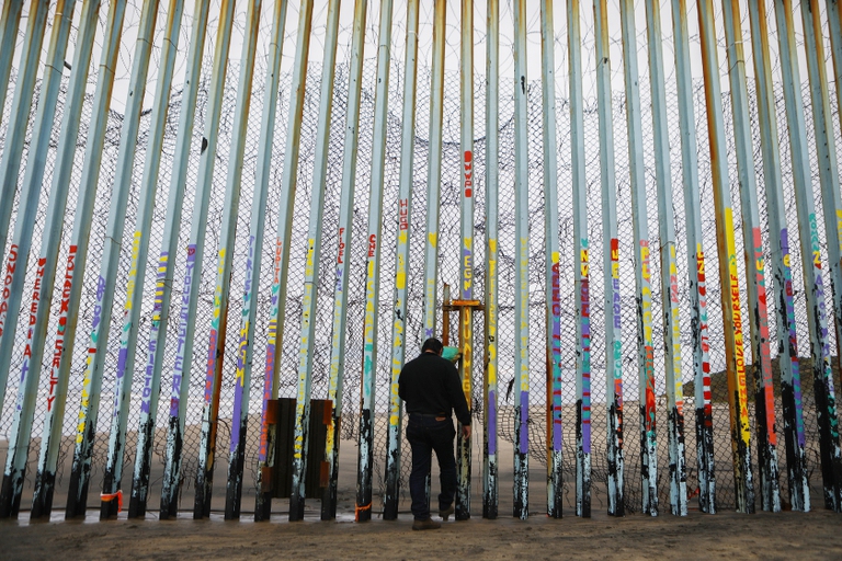 Il muro tra Usa e Messico a Tijuana