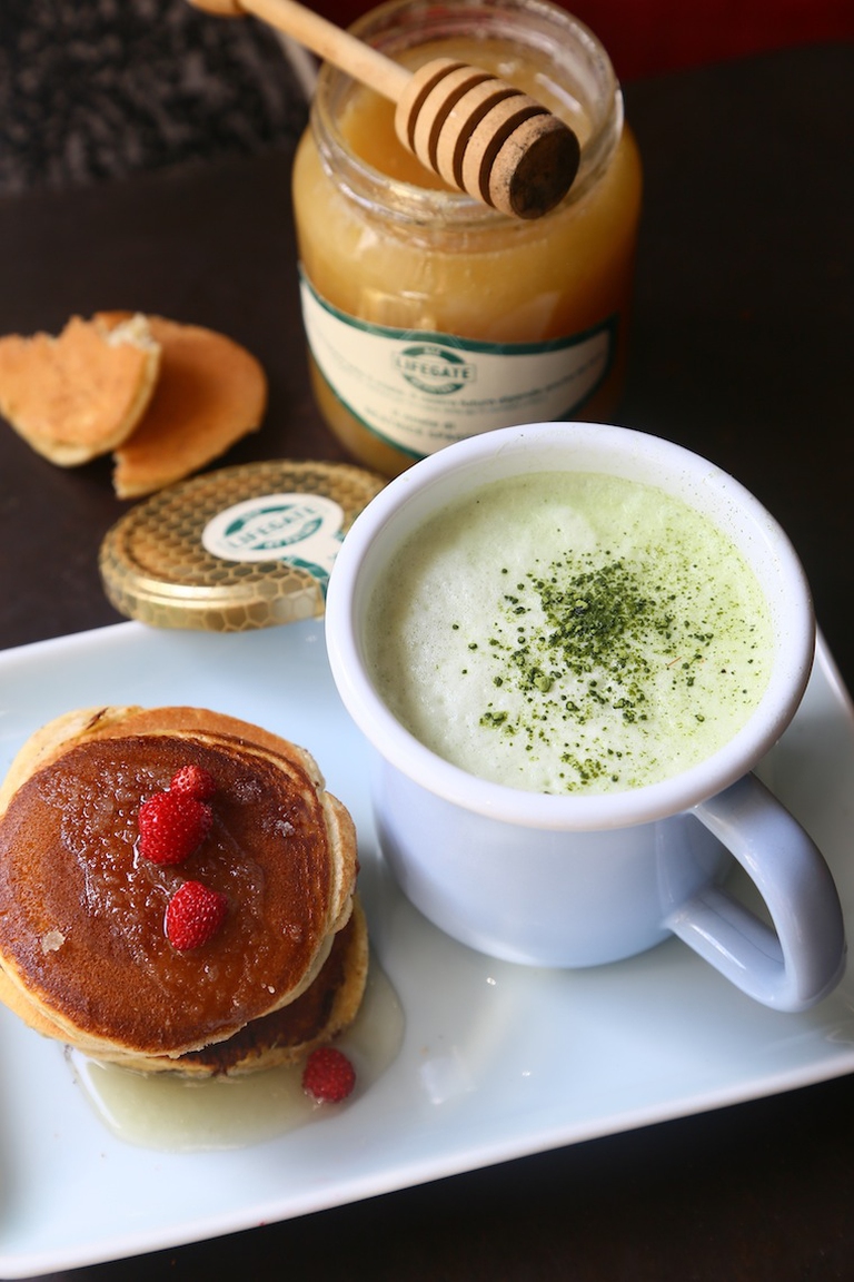 matcha latte e dorayaki