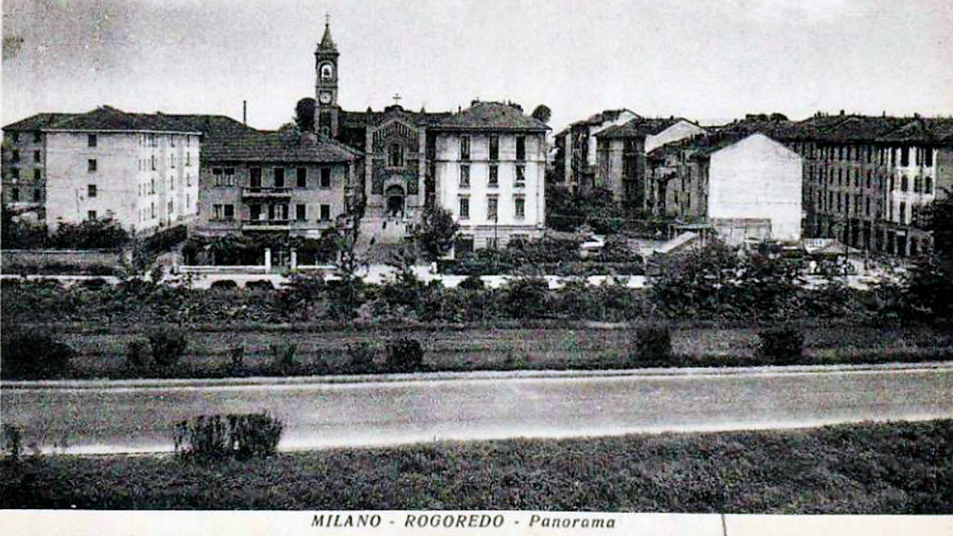 Piazze di Milano con gli alberi