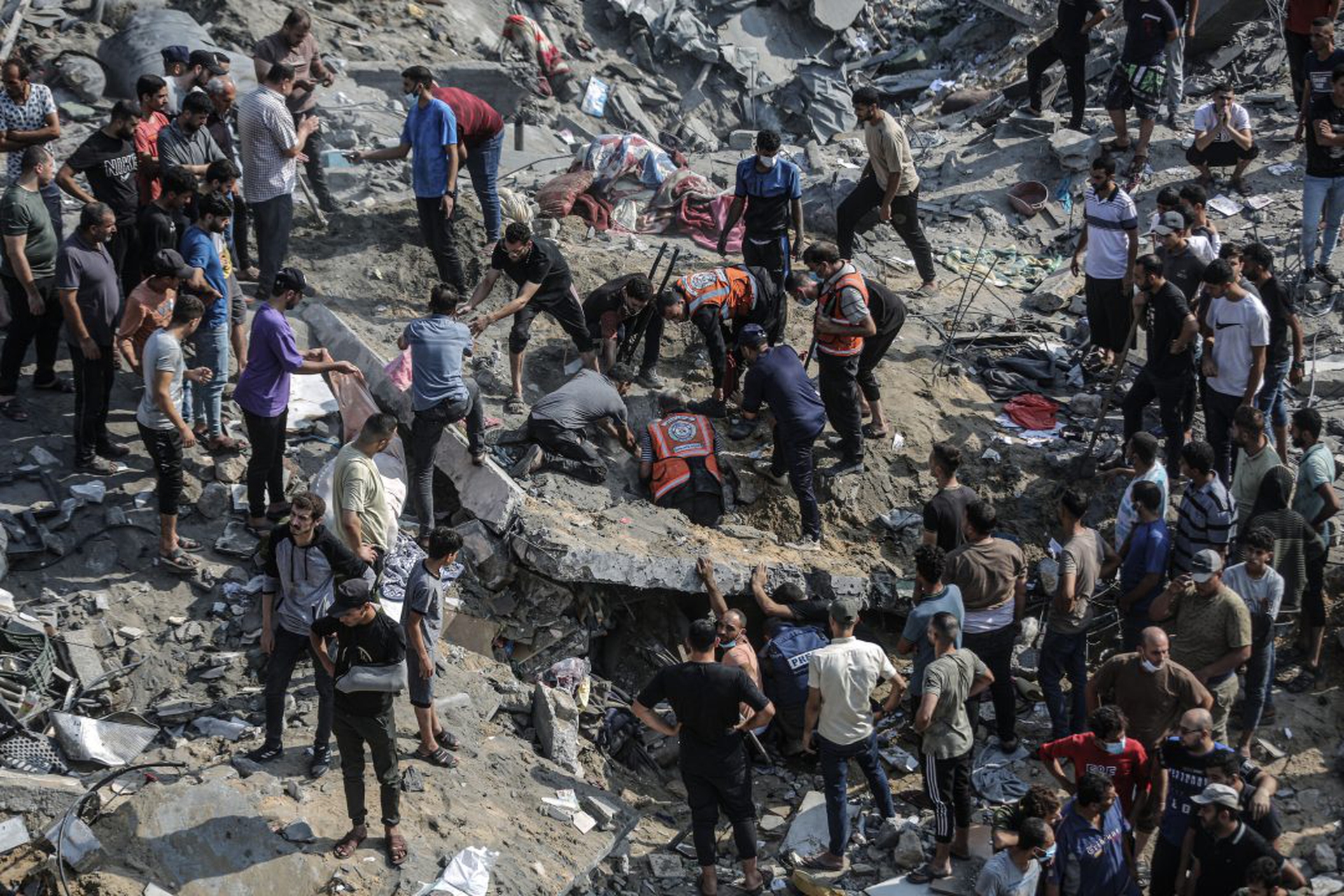 Dozens killed and injured after Israel's second bombardment at Jabalia refugee camp