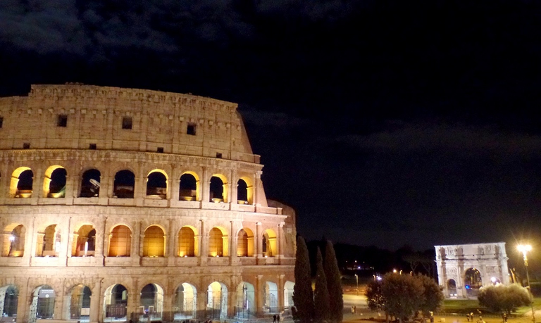 Colosseo di notte