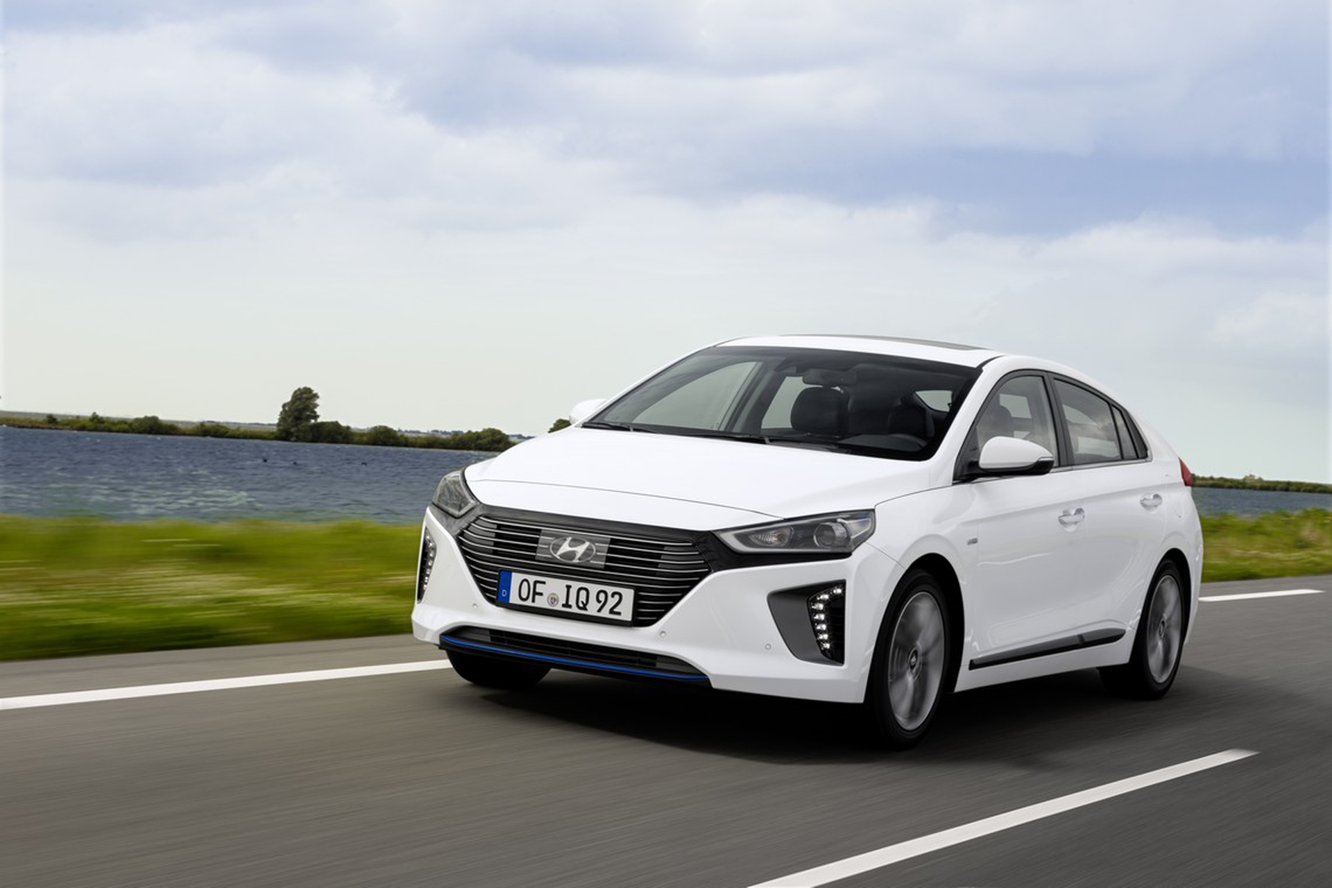 Al via i test drive della nuova Hyundai Ioniq in versione ibrida ed elettrica