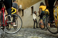 Bici senza frontiere, il gioco a squadre per ciclisti urbani che vogliono la ciclorivoluzione