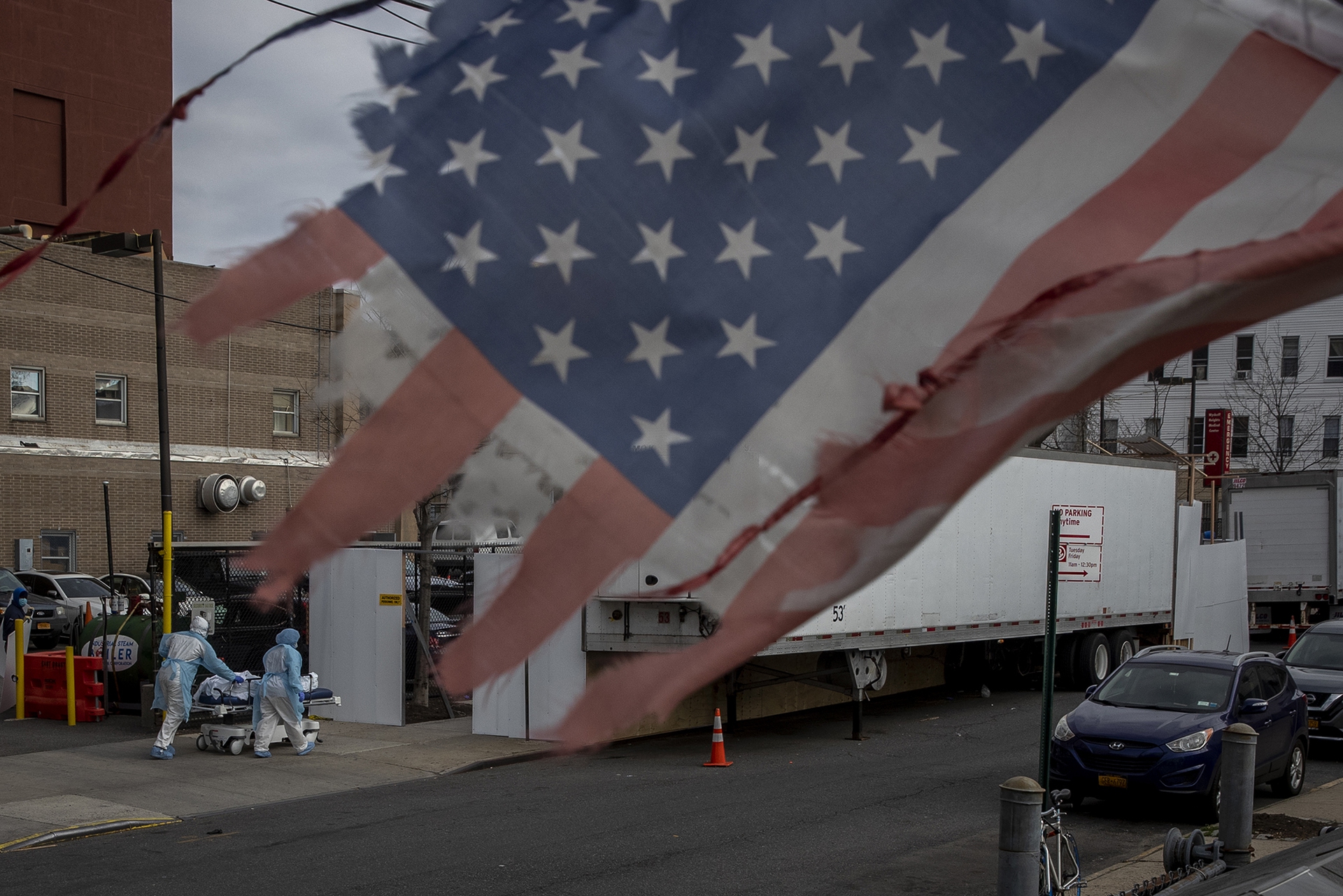 Coronavirus victims loaded on refrigerated morgues, New York.