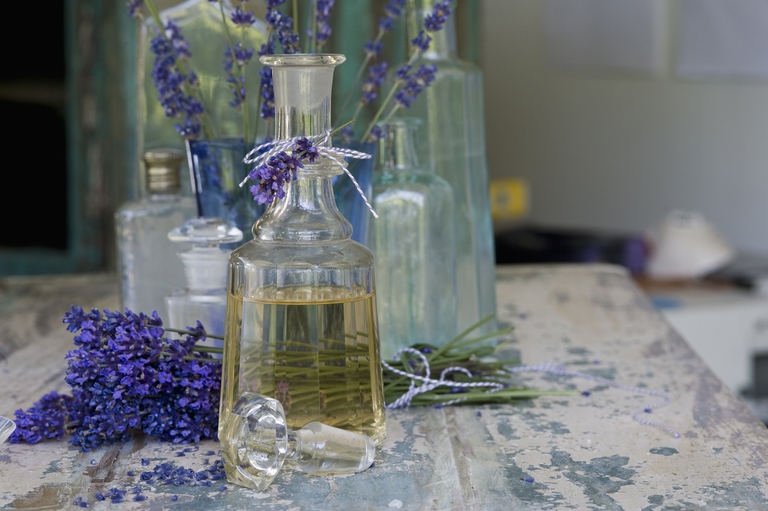 Acqua e olio di lavanda
