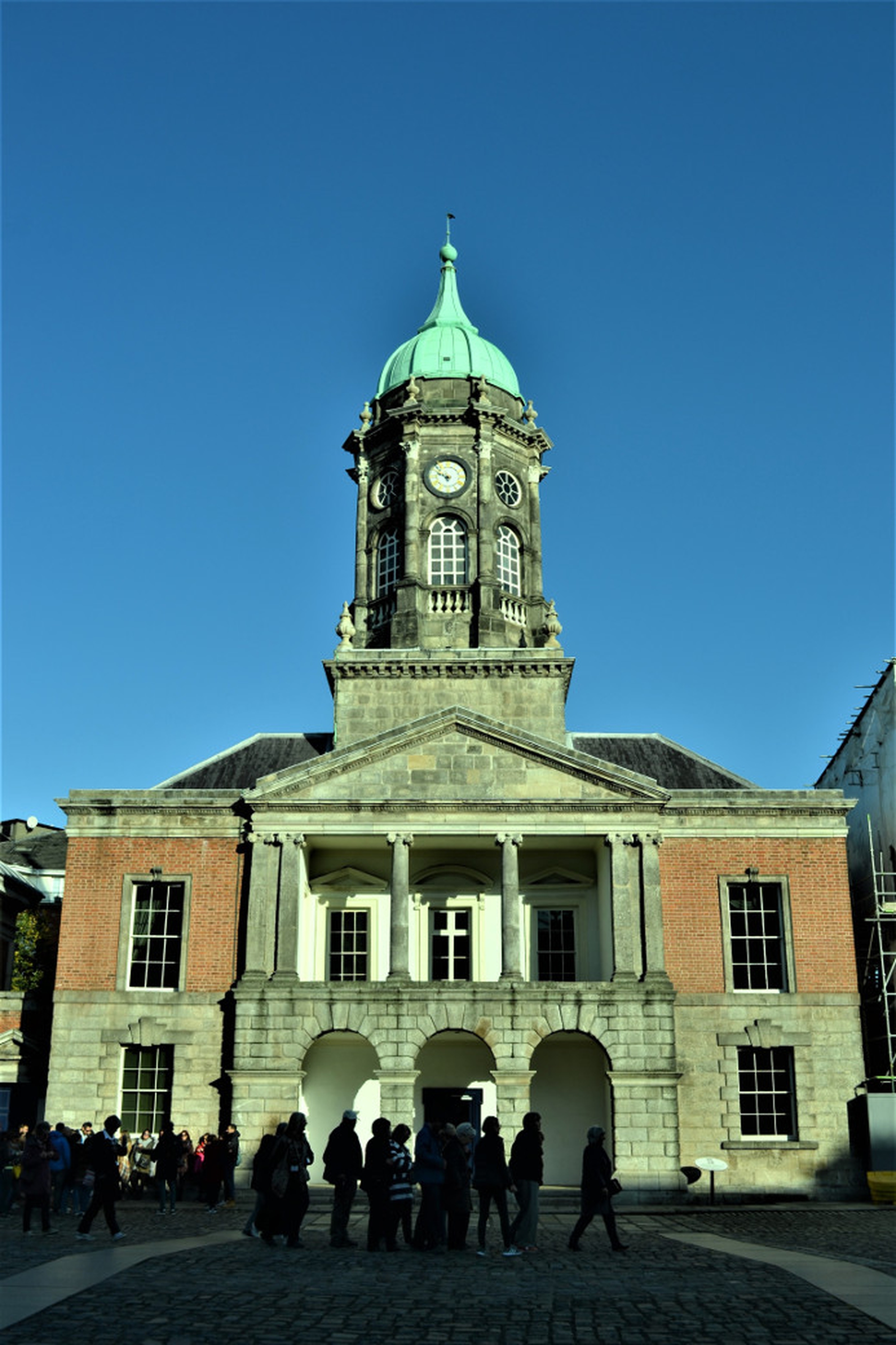 Il Castello di Dublino è situato sulla sponda meridionale del Liffey