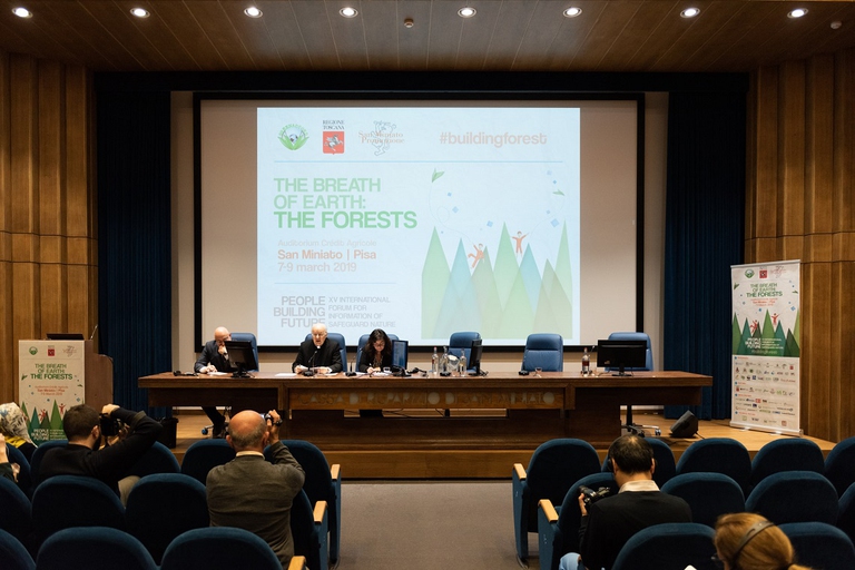 Esperti e giornalisti al forum sulle foreste