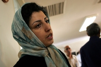 L’Iran sta negando le cure mediche a Narges Mohammadi, attivista premio Nobel per la Pace