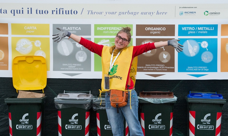 volontaria rifiuti Salone del Gusto