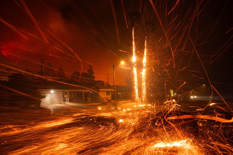 Gli incendi nei pressi di Los Angeles