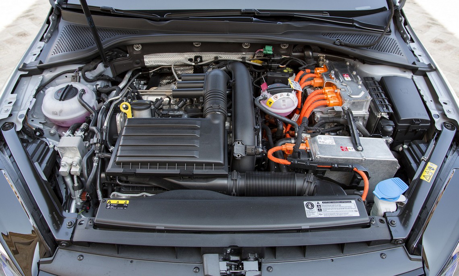 Elettrico o ibrido plug-in, i due volti sostenibili della Volkswagen Golf