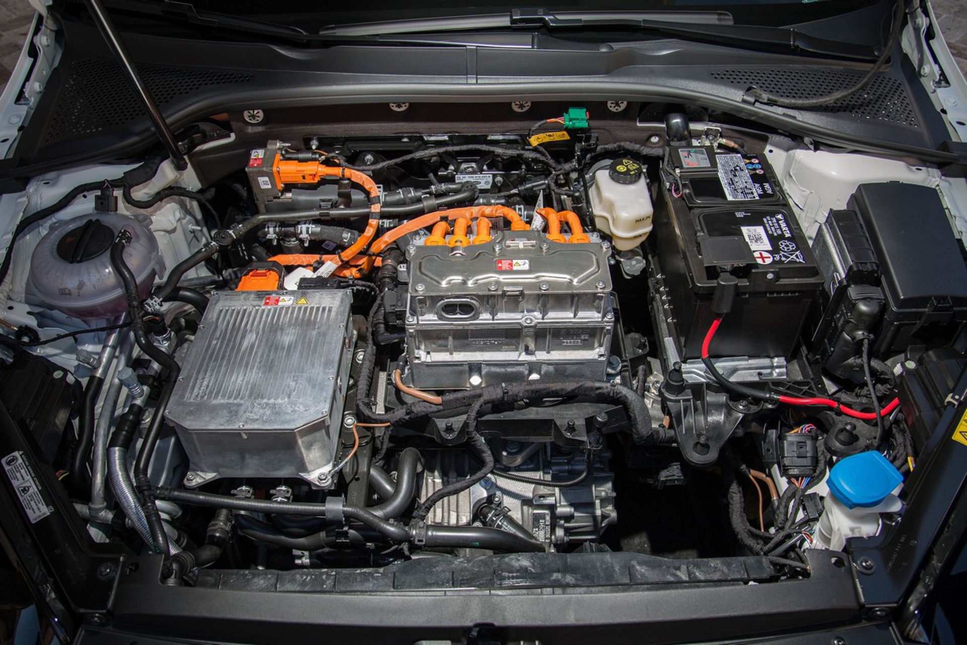 Elettrico o ibrido plug-in, i due volti sostenibili della Volkswagen Golf