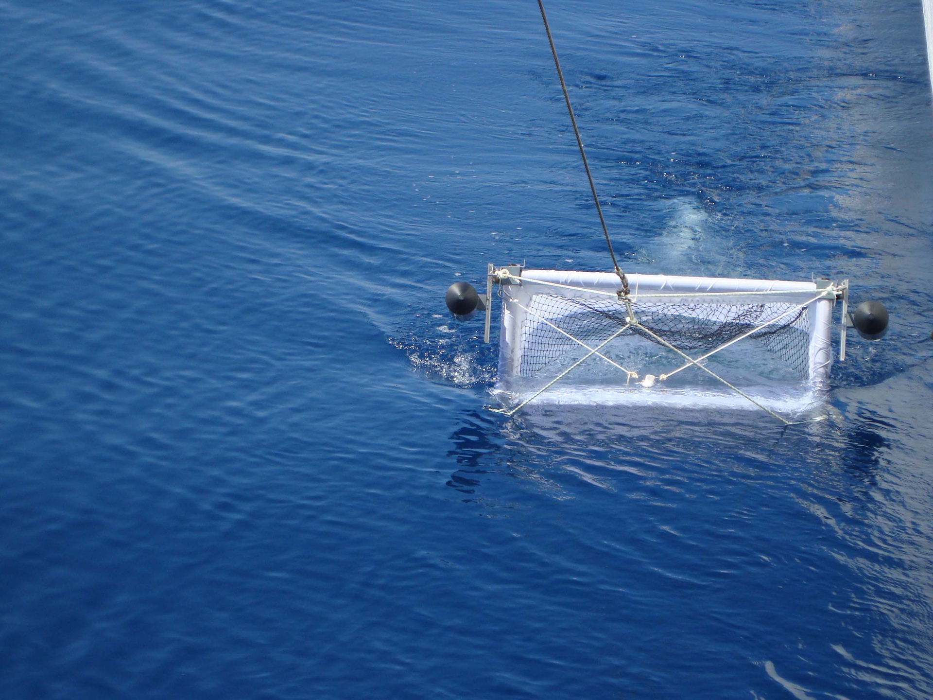Il Mediterraneo invaso dalla plastica