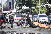 Indonesia, famiglia di terroristi attacca tre chiese. Almeno 13 le vittime