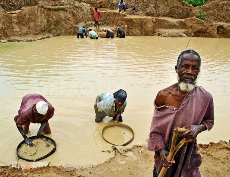 estrazione diamanti in Sierra Leone