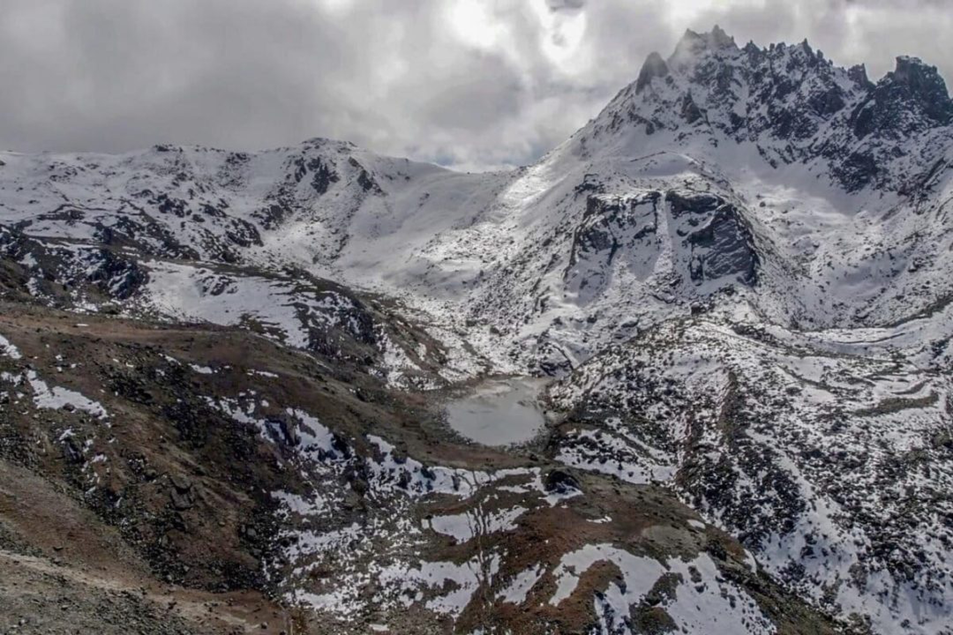 Lungbasamba-pass-and-Khanglachho-glacial-lake