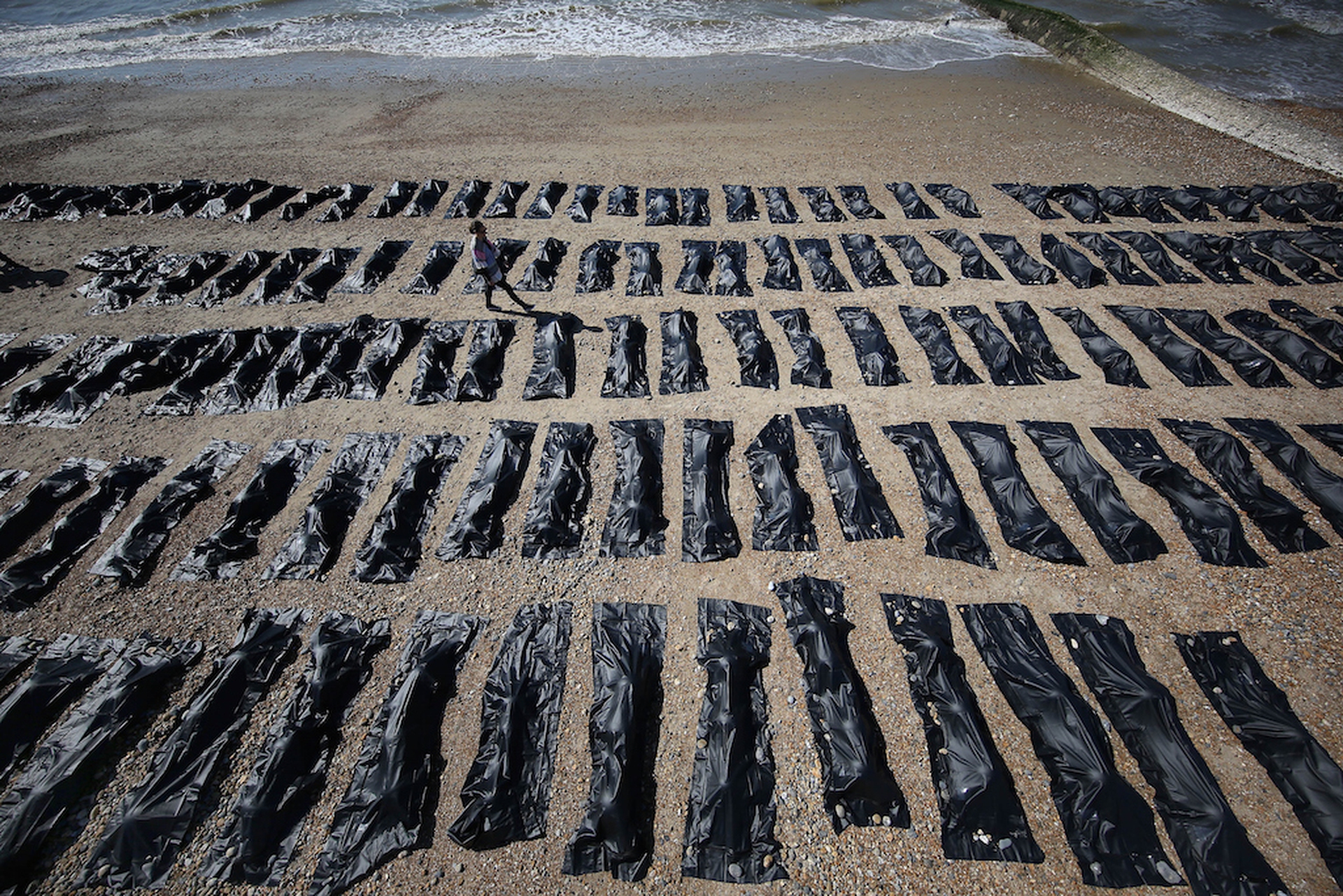 amnesty-sacchi-morti-brighton-ombra