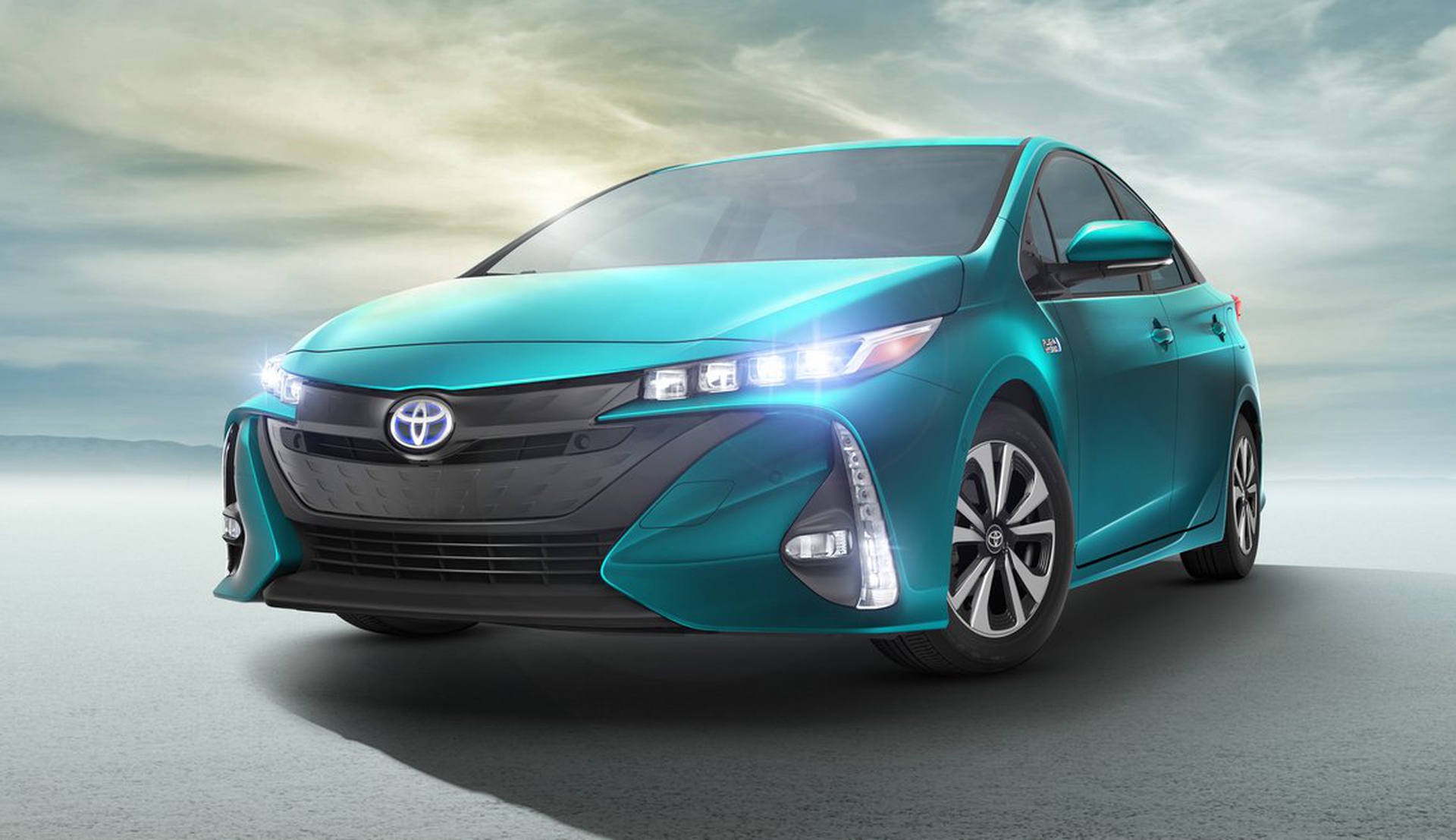 ToyotaPriusPrime-001