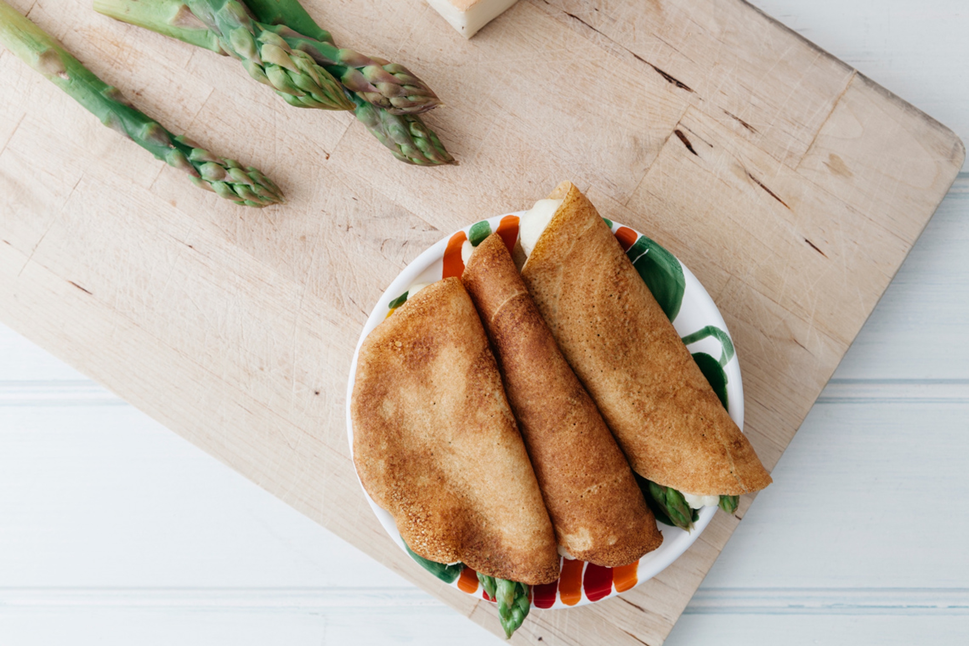 Crepes con asparagi e taleggio