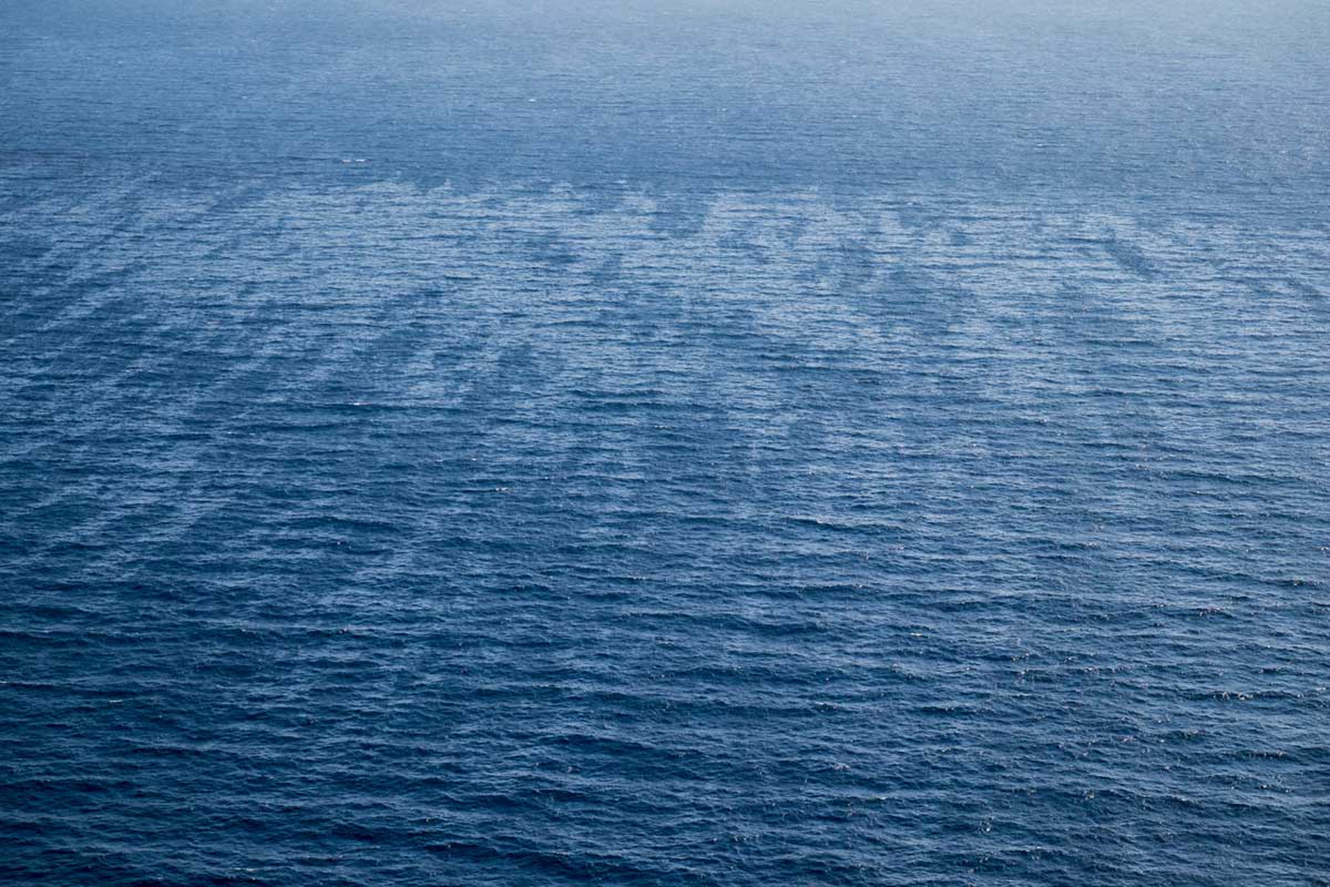 Capo verde: “Una chiazza lunga 70 chilometri”. Ecco cosa rimane del peschereccio affondato