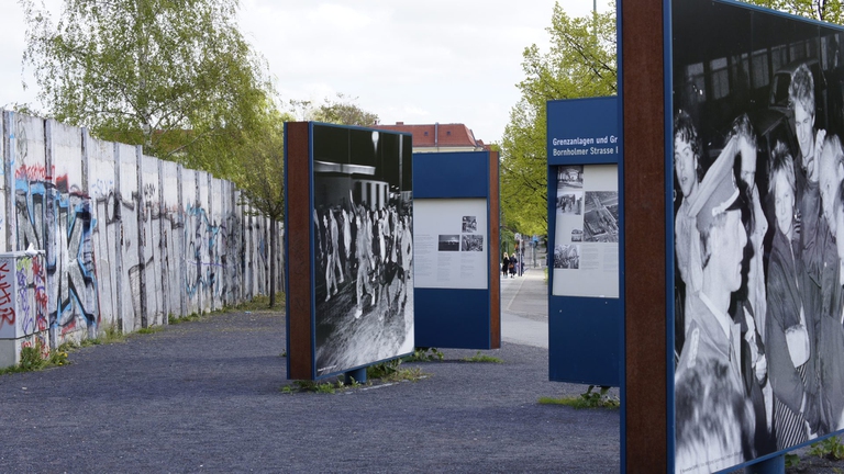 Ciclabile lungo il muro di Berlino