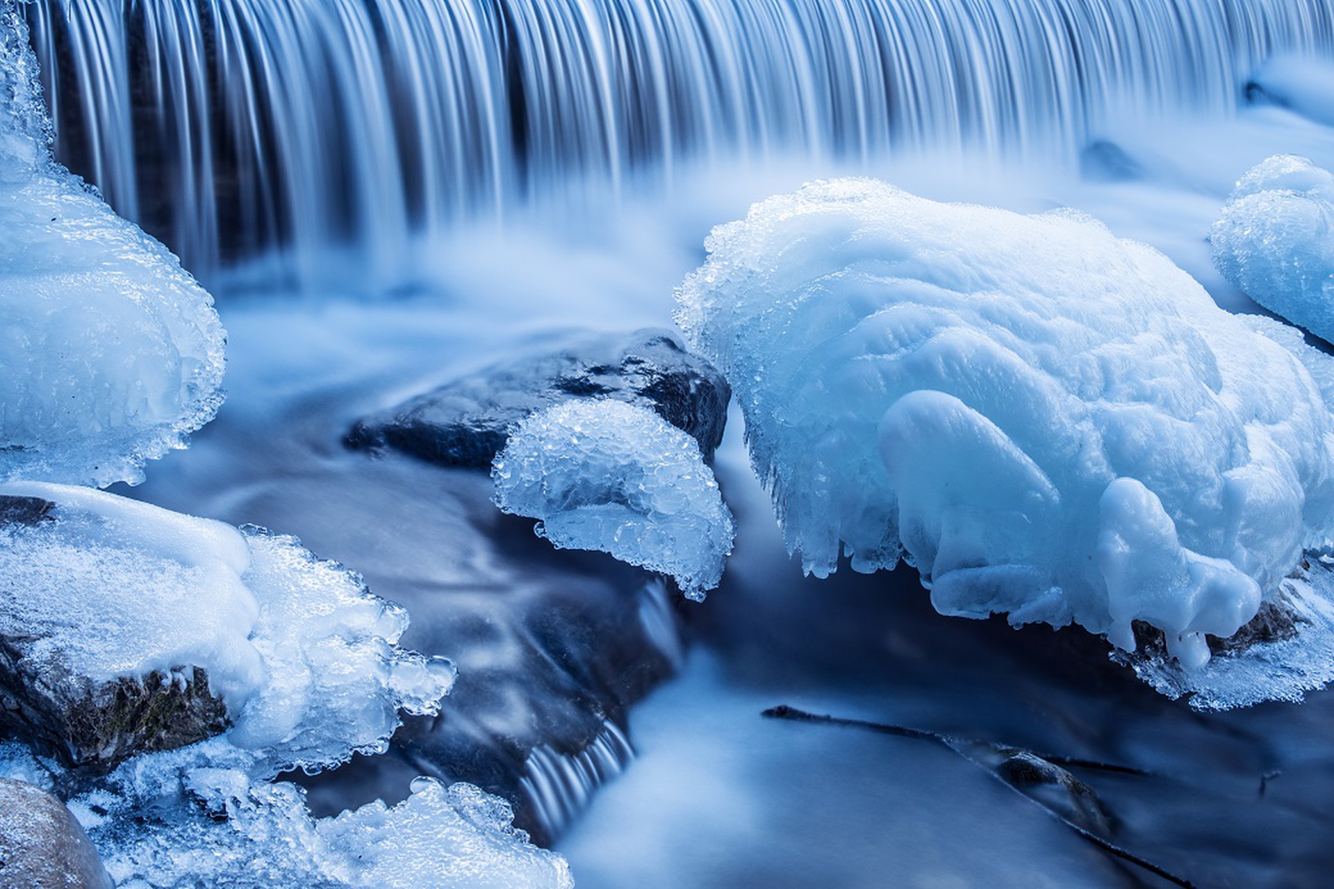 Un fiume in inverno
