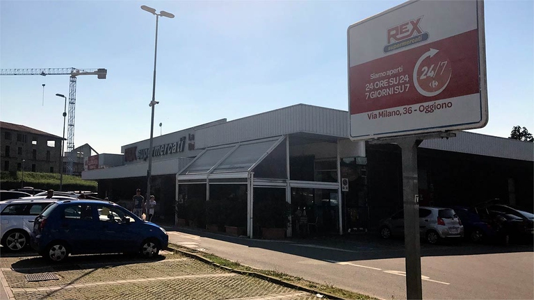 Rex Supermercati di Oggiono. Oggiono è una cittadina medievale, splendida, con un lungolago suggestivo e ricco di negozietti.