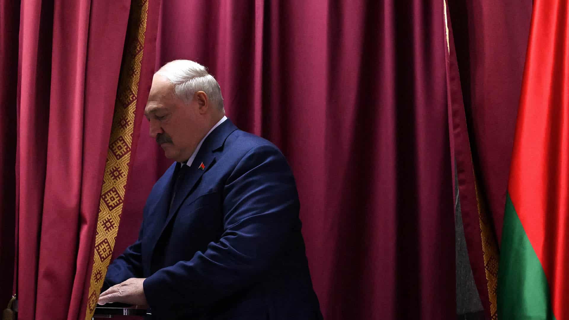 In Bielorussia Lukashenko rieletto senza rivali, proteste dell’opposizione all’estero