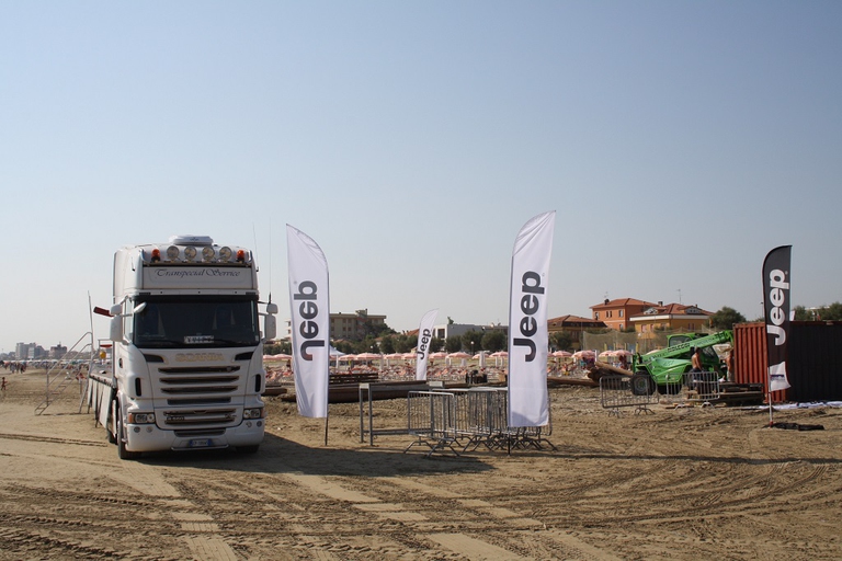 Camion in spiaggia