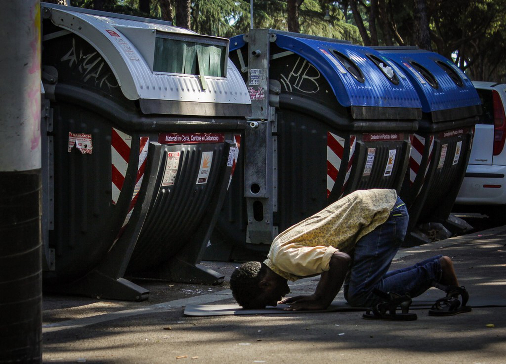 Contrasti - Vita quotidiana. La preghiera di Andrea Agostini