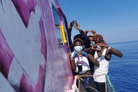 Banksy fa salpare la sua opera più bella. Una nave che salva i migranti