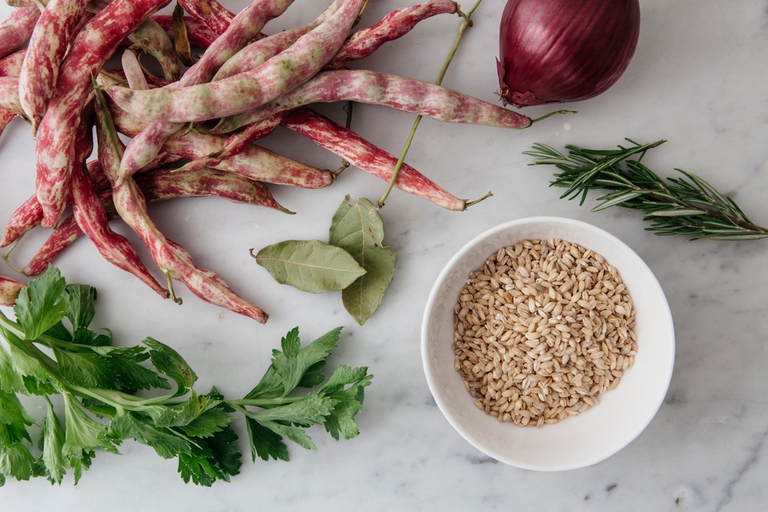 Zuppa di orzo con fagioli borlotti