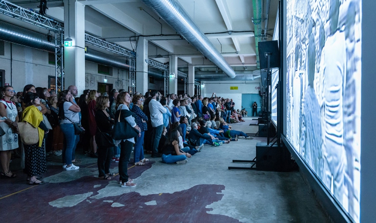 Pubblico alla prima mondiale di Nyman's Earthquakes alla Manifattura Tabacchi di Firenze