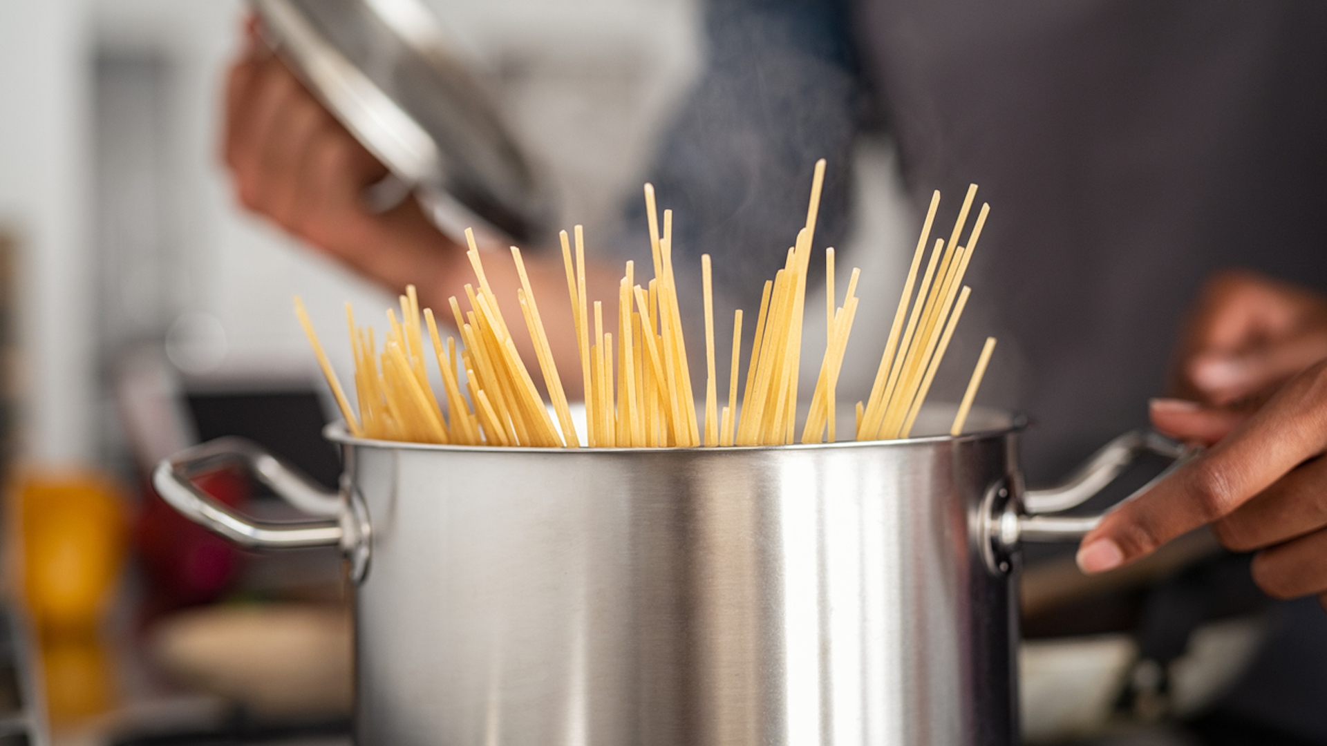 Pasta, tre consigli per cuocerla senza sprechi - LifeGate