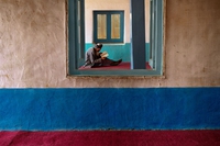“Leggere”, negli scatti di Steve McCurry immortalato l’amore per la lettura a ogni latitudine