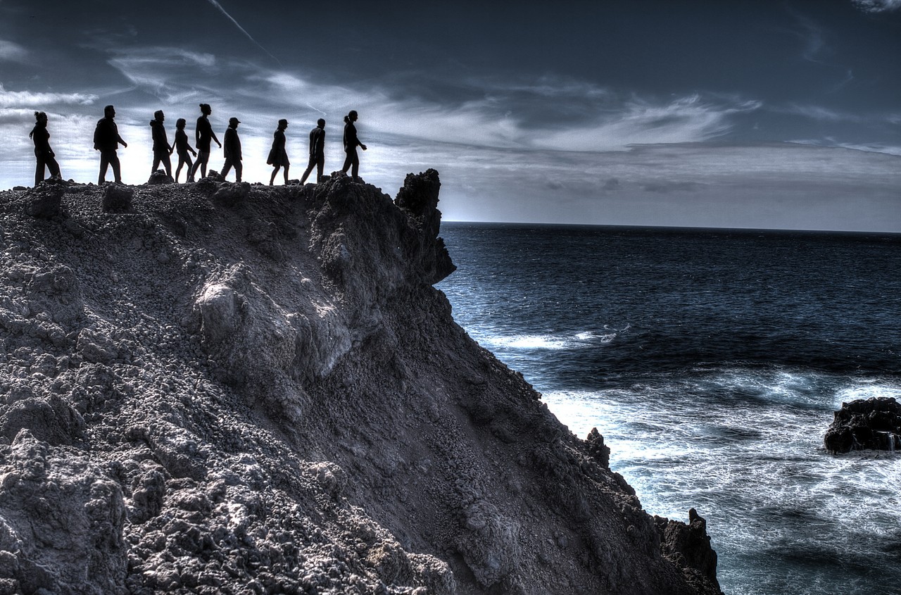 ヒトガタ No.2 オブジェ The Raft of Lampedusa. The sculpture dedicated to migrants