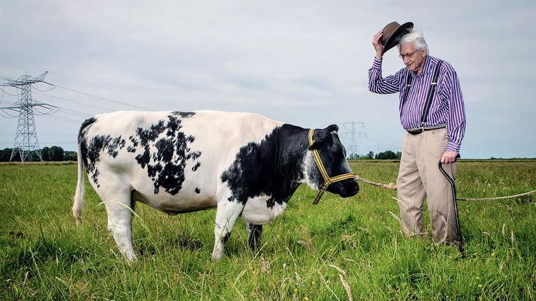 Willem van Eelen, considerato uno dei principali fautori della carne coltivata, è scomparso a Amsterdam il 24 febbraio 2015. Era nato nel 1923.