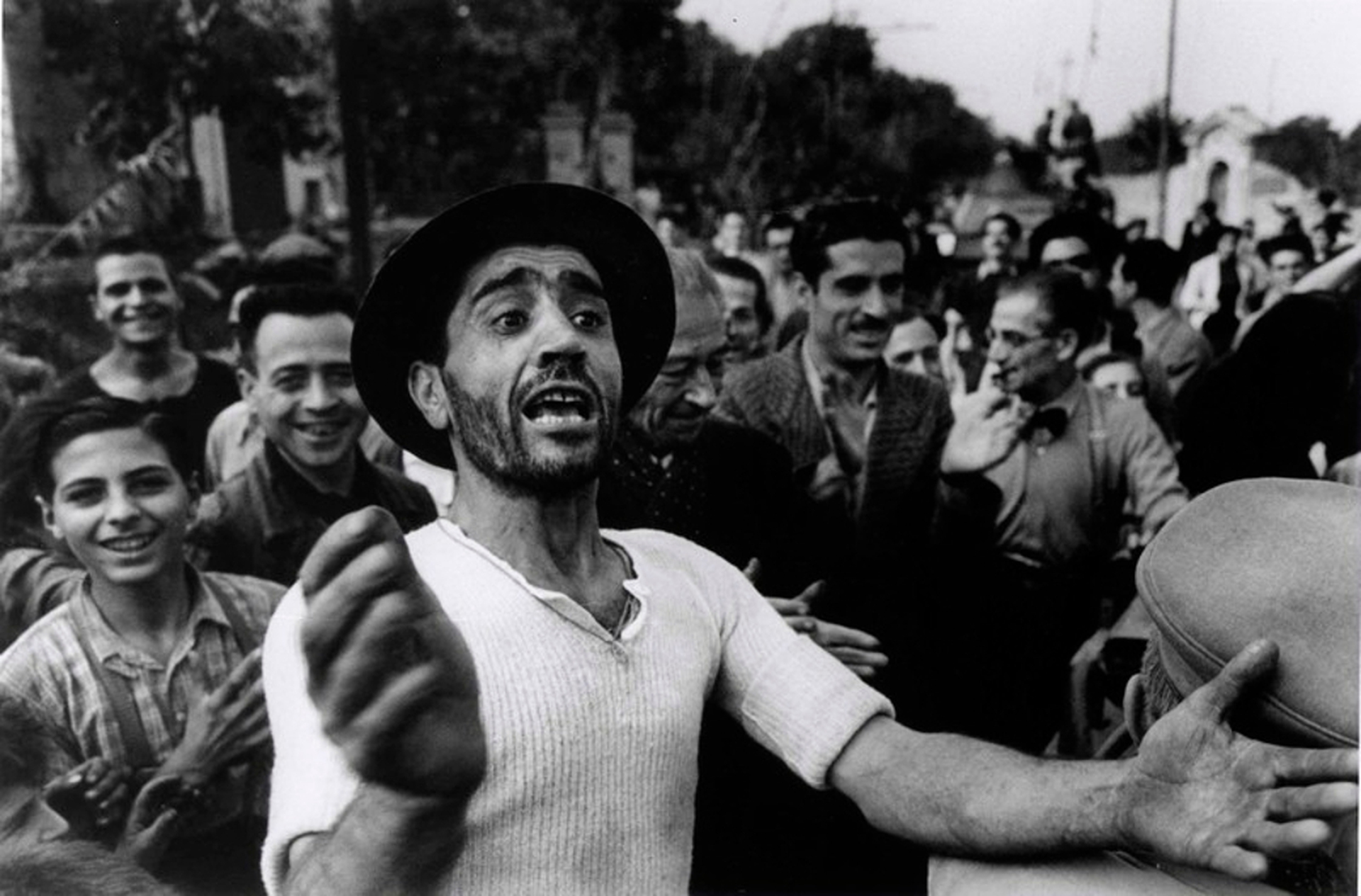 Gli scatti in Italia di Robert Capa in mostra a Parma