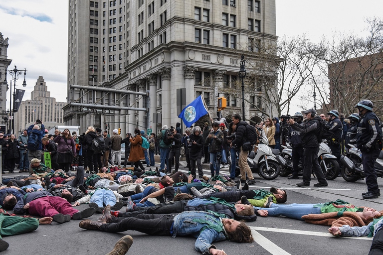 Manifestanti di XR protestano a New York
