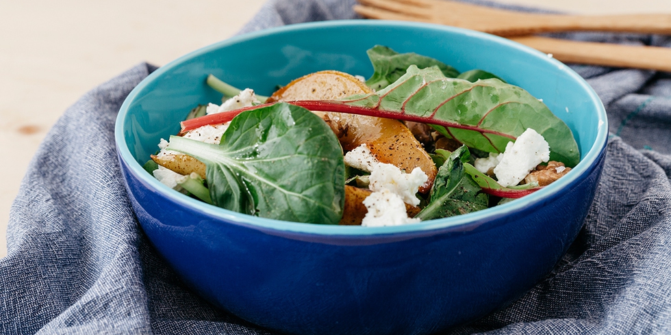 Insalata con pere caramellate e formaggio di capra