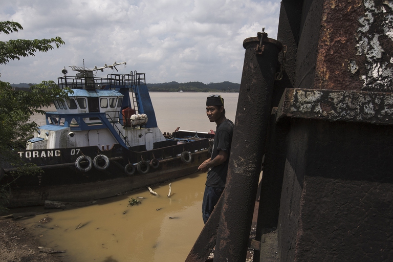 operaio cava indonesia