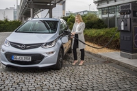 Ansia da autonomia, la cura è l’elettrica Opel Ampera-e. L’abbiamo guidata in anteprima