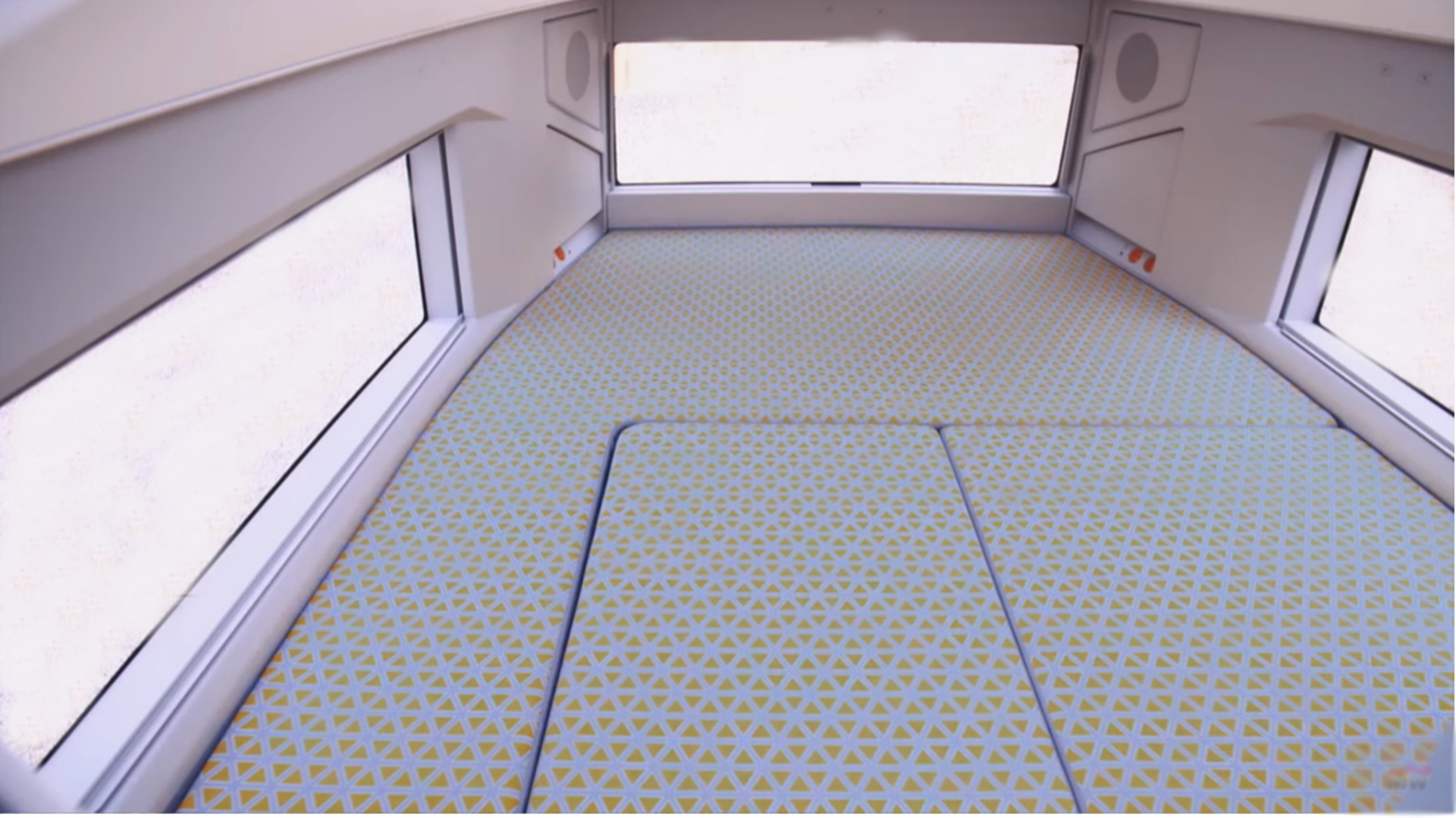 Il letto grande del Volkswagen Grand California