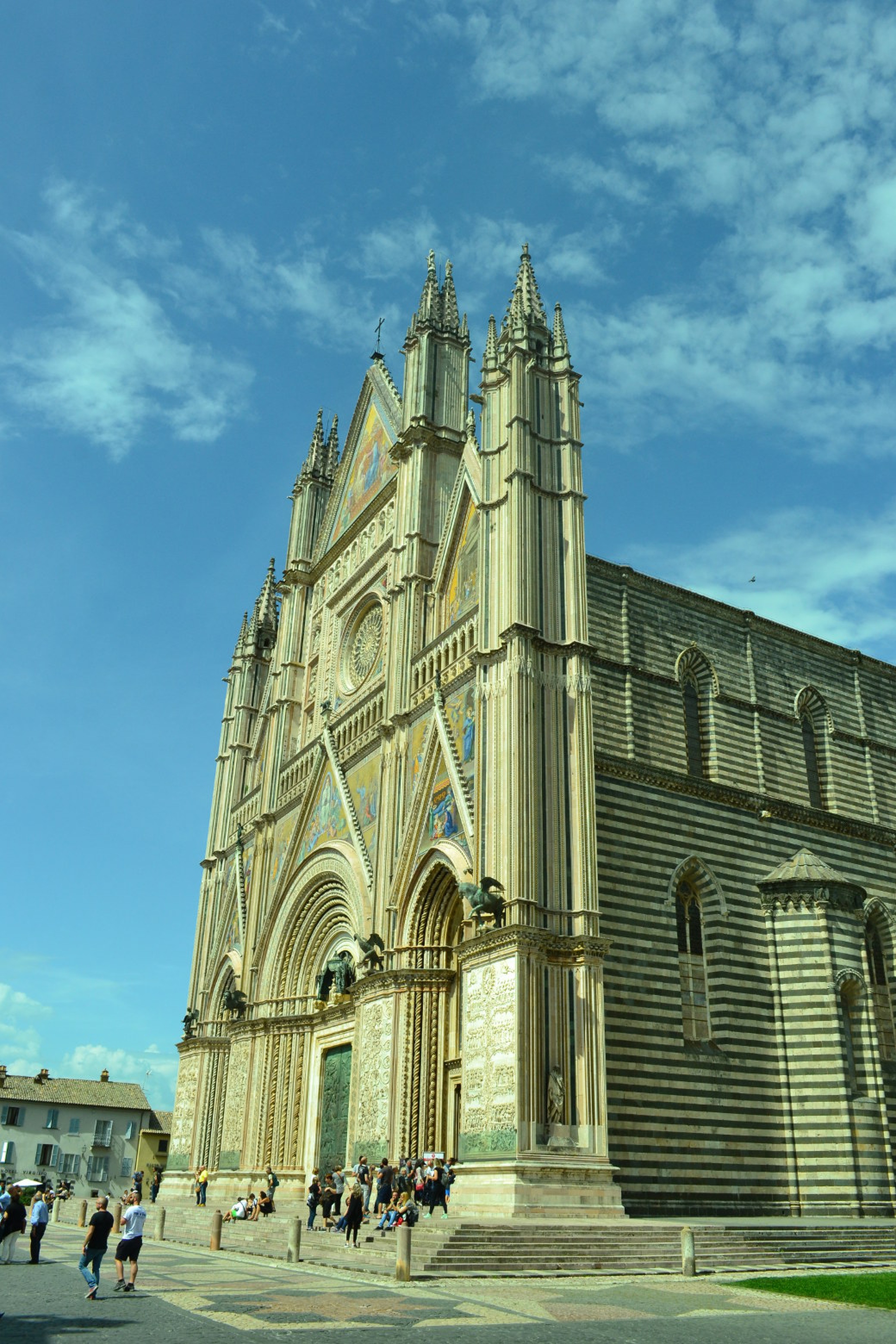 Orvieto, il Duomo, la sua struttura unica