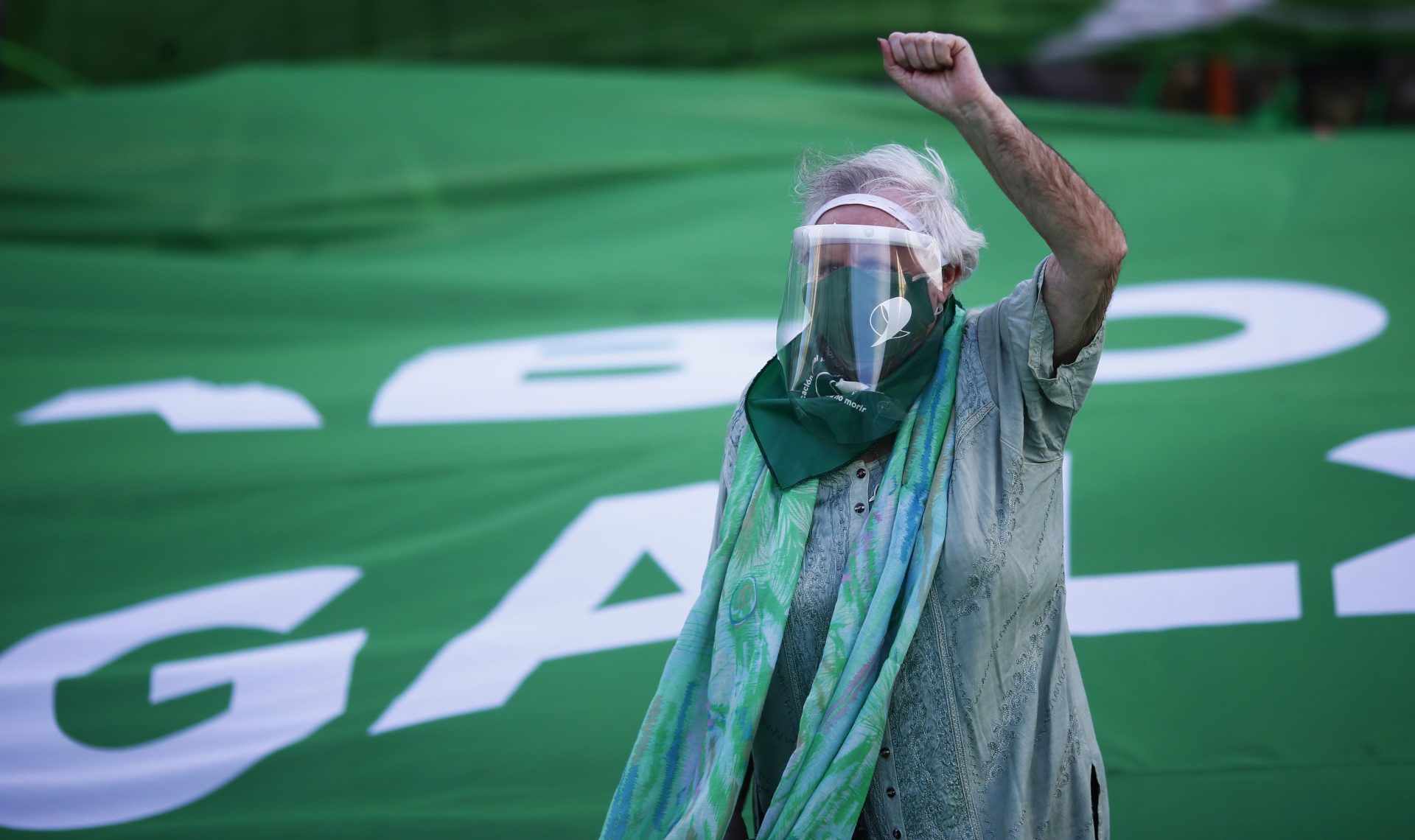 La manifestazione davanti al Congresso a Buenos Aires per chiedere l‘approvazione del disegno di legge presentato dal presidente argentino Alberto Fernández per legalizzare l‘aborto