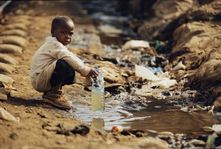 acqua contaminata in Africa
